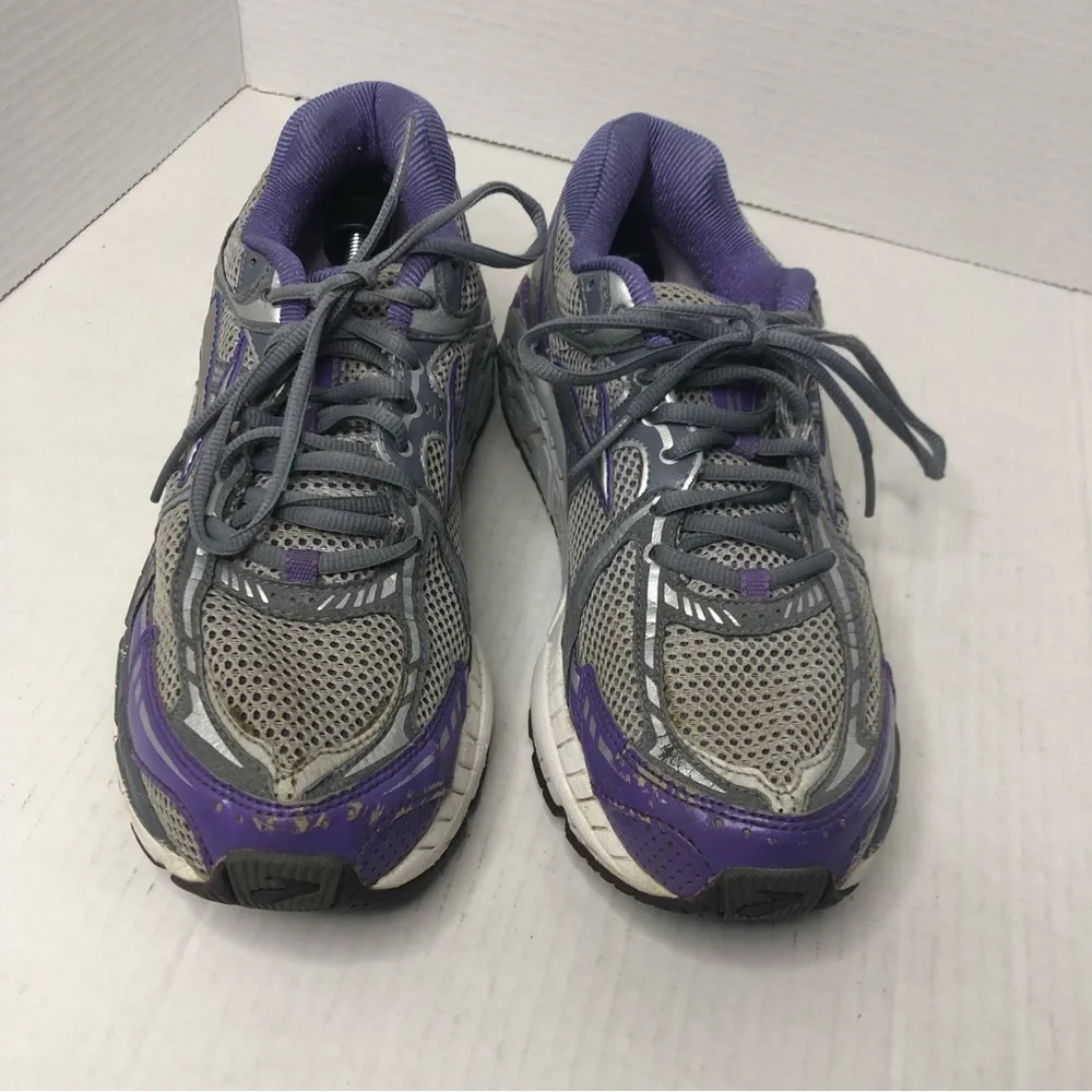 Brooks Sneakers Womens Size 9 Addiction 11 Running Shoes Purple Gray Silver DNA